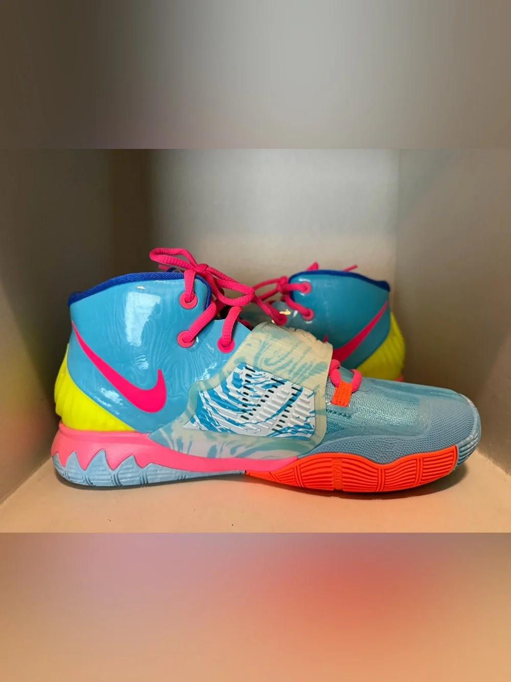Nike Kyrie 6 - 7Y (8.5 Women’s)